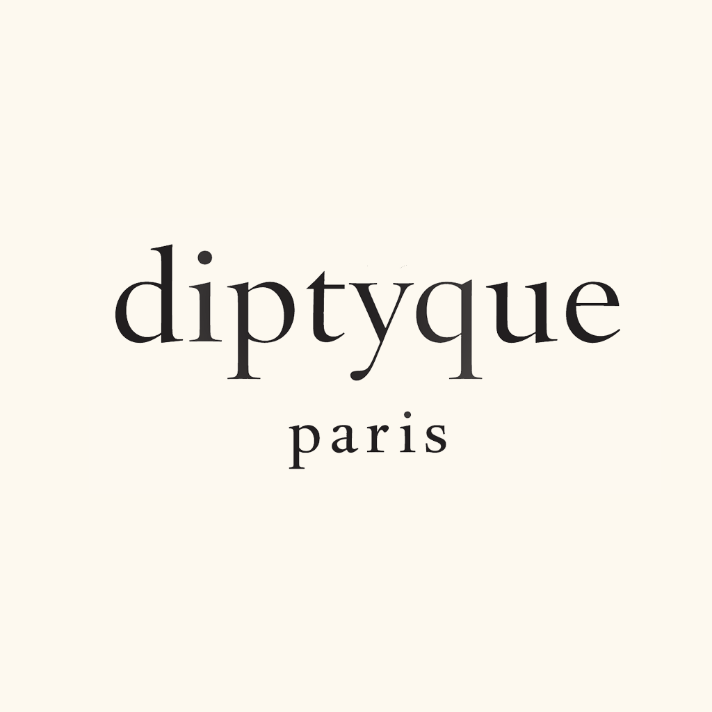 Diptyque Duftproben – ikonisches Markenlogo oval, zentriert vor hellem, elegant-minimalistischem Hintergrundm Hintergrund; luxuriös und hochwertig